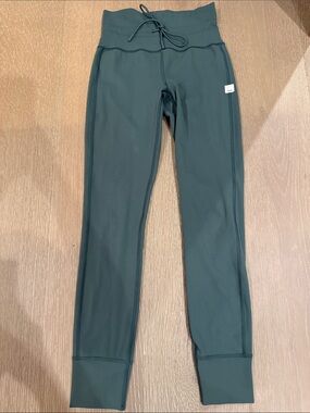 Vuori High-Waist Leggings in Deep Green